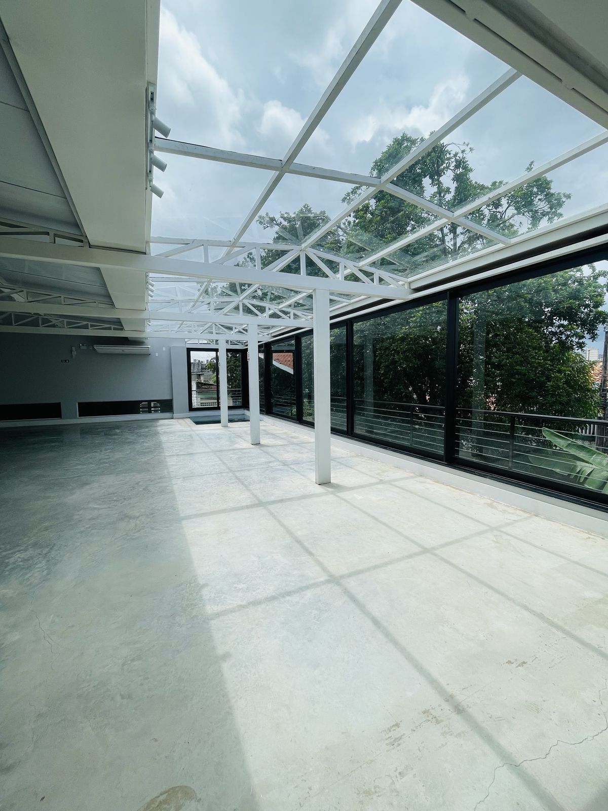 Varanda com cobertura de vidro